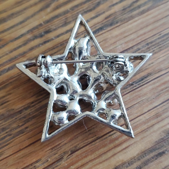 Silver Tone Star Brooch w/Blue & Red Rhinestones - Picture 2 of 2